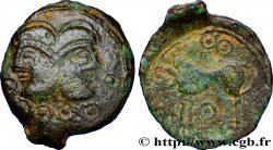 GALLIA BELGICA - SUESSIONES (Regione de Soissons) Bronze à la tête janiforme, classe II aux annelets pointés
