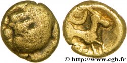 RÈMES (Région de Reims) Quart de statère “aux segments de cercles”, cheval à droite, en électrum