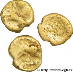CARNUTES (Région de la Beauce) Lot de 3 quarts de statère d’or pâle, DT. 2350-2351
