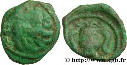 GALLIA BELGICA - AMBIANI (Región de Amiens) Bronze à la tête de face et au cheval retourné