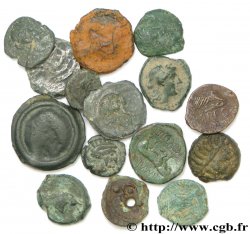 Gallia Lot de 15 bronzes et potins variés à étudier