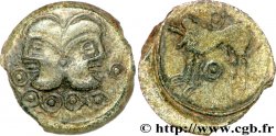 SUESSIONS (région de Soissons) Bronze à la tête janiforme, classe II aux annelets pointés