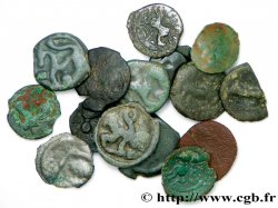 Gallia Lot de 15 bronzes et potins variés à étudier
