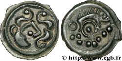 SUESSIONS (région de Soissons) Potin au sanglier, au torque et aux globules - variété de revers avec six globules