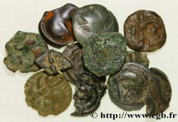 GAULE BELGIQUE - CELTIQUE Lot de 5 potins, 3 bronzes et 4 potins fragmentaires