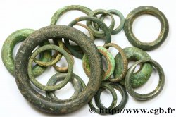 ROUELLES Lot de 19 anneaux en bronze