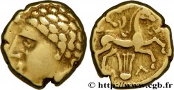 ARVERNES (Région de Clermont-Ferrand) Statère d’or pâle au cheval à droite et à la lyre, du type de Lapte