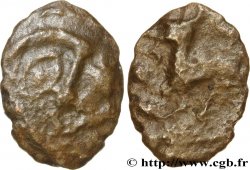 GALLIEN - BELGICA - BELLOVACI (Region die Beauvais) Quart de statère en bronze à l astre, tête à gauche
