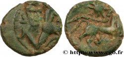 GALLIA BELGICA - BELLOVACI (Area of Beauvais) Bronze au personnage courant, aux deux astres