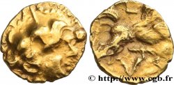 VÉNÈTES (Région de Vannes) Quart de statère d’or à la tête composite, au personnage ailé