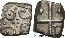 CADURQUES (région de Cahors) Drachme aux motifs géométriques, S. 390