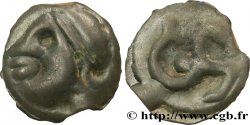 GALLIA - GALLIA DEL NORTE -ÆDUI (BIBRACTE, Región del Mont-Beuvray) Potin à l’hippocampe, tête casquée