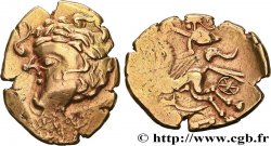GALLIA - AULERCI CENOMANI (Regione di Mans) Statère d or au cheval androcéphale et au personnage allongé, aux deux armes 