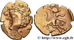 GALLIA - AULERCI CENOMANI (Región de Mans) Statère d or au cheval androcéphale et au personnage allongé, aux deux armes