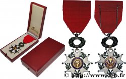 CINQUIÈME RÉPUBLIQUE Légion d’Honneur - Chevalier