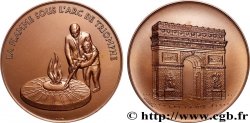V REPUBLIC Médaille, La flamme sous l’arc de triomphe