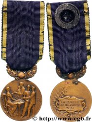 LES ASSURANCES Médaille, Société de Secours Mutuels, La Famille fVZ