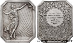 TROISIÈME RÉPUBLIQUE Plaquette, offert par Provence Sports