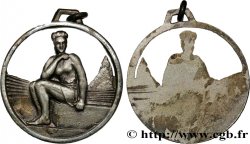 CINQUIÈME RÉPUBLIQUE Médaille ajourée, bijoux