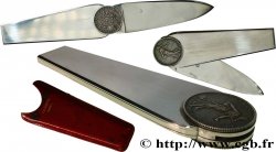 TROISIÈME RÉPUBLIQUE Couteau à pivot fixé sur une pièce de 2 Francs 1918 SUP