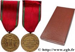 CINQUIÈME RÉPUBLIQUE Médaille, Association fraternelle des employés et ouvriers des chemins de fer et transports de France et Outre-mer