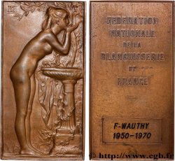 V REPUBLIC Plaquette, La Source ou Chloé à la vasque, Fédération nationale de la Blanchisserie AU