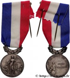 INSURANCES Médaille, Boule de neige, Société de retraites