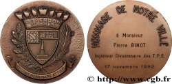 V REPUBLIC Médaille, Hommage de la ville