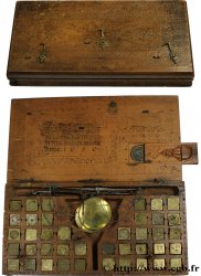 BOITE DE CHANGEUR- PAYS- BAS MERIDIONAUX- XVIIe SIECLE Boîte avec trébuchet et 40 poids 1650 