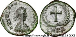THÉODOSE II Bronze, (PB, Æ 4)