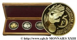 Coffret privé des trois 5 francs cinquantenaire de l’ONU, frappe normale et commémoratives BE or et argent 1995 Pessac F./