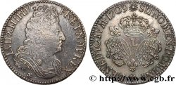 LOUIS XIV LE GRAND OU LE ROI SOLEIL Écu aux trois couronnes, buste de l’écu dit “aux huit L” 1709 Bayonne
