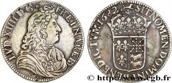 LOUIS XIV LE GRAND OU LE ROI SOLEIL Écu de Béarn, portrait à la cravate courte 1682 Pau TTB+