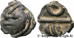 BELLOVAQUES (Région de Beauvais) Potin aux chevrons et au demi-cercle, classe II