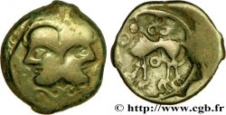 SUESSIONS (région de Soissons) Bronze à la tête janiforme, classe II aux annelets vides TTB