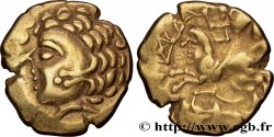 GALLIA - AULERCI CENOMANI (Región de Mans) Statère d or au cheval androcéphale et au personnage allongé, aux deux armes