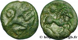 GALLIA - BELGICA - BELLOVACI (Región de Beauvais) Bronze au personnage courant, aux deux astres
