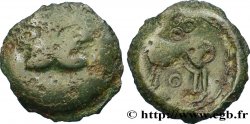 GALLIA BELGICA - SUESSIONES (Regione de Soissons) Bronze à la tête janiforme, classe II aux annelets pointés