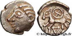 LEMOVICES / BITURIGES, UNSPECIFIED Quart de statère à la rouelle et au triangle AU