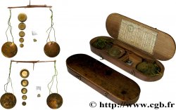 BALANCE Boîte avec trébuchet et poids n.d.