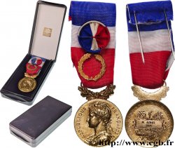 CINQUIÈME RÉPUBLIQUE Médaille d’honneur du Travail, Ministère du Travail, Grand Or