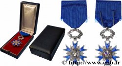 CINQUIÈME RÉPUBLIQUE Médaille, Ordre National du mérite, chevalier