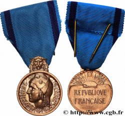 CINQUIÈME RÉPUBLIQUE Médaille de la jeunesse, des sports et de l&nbsp;engagement associatif