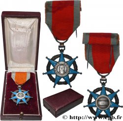TROISIÈME RÉPUBLIQUE Médaille de l’ordre du mérite sociale