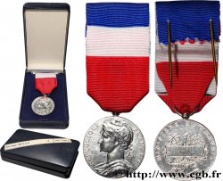 CINQUIÈME RÉPUBLIQUE Médaille d’honneur du travail, Ministère du travail et de la sécurité sociale