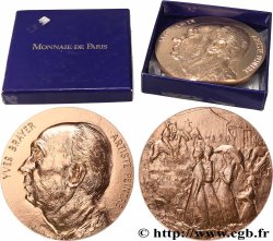 ARTISTS : ENGRAVORS, PAINTERS, SCULPTORS, DESIGNERS Médaille, Yves Brayer, artiste peintre