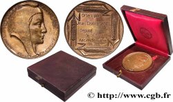V REPUBLIC Médaille, Offerte par le député de la Corrèze, Jean Charbonnel 
