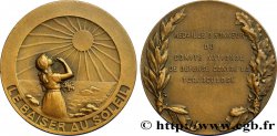 TROISIÈME RÉPUBLIQUE Médaille Le baiser au Soleil