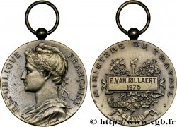 CINQUIÈME RÉPUBLIQUE Médaille d’honneur du Travail