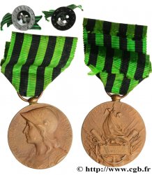 TROISIÈME RÉPUBLIQUE Médaille, Aux défenseurs de la Patrie